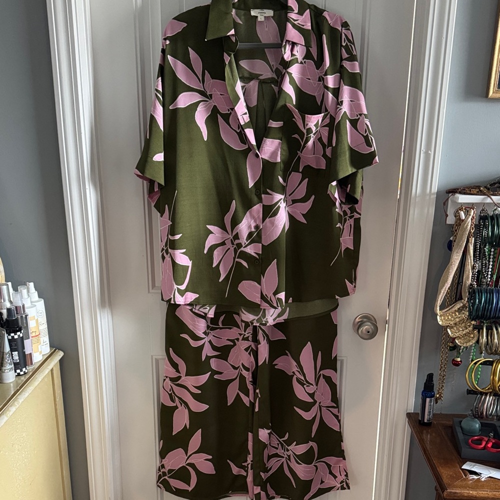 Entro Green and Pink Floral Set